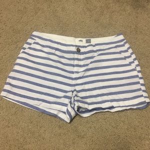 *2 PAIRS* Women’s Old Navy shorts